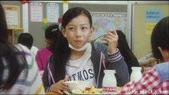 日本小学营养午餐有多丰富？。转帖