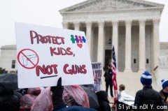 4岁孩童携“上膛手枪”上学，美国这州又炸锅了
