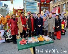 省议员参加维多利亚华埠大游行迎接兔年(图)