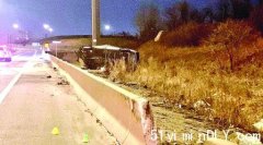 长周末公路肇夺命车祸 两车凌晨相撞2死伤(图)