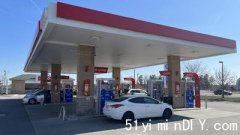 疑犯密市油站劫车 被见义勇为途人制服(图)