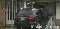【司机驾四驱车失控】冲入怡陶碧谷民居(图)