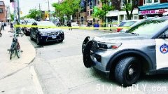 警员鸣枪阻止偷车 追截后终拘两男子 私家车撞灯柱留弹孔(组图)