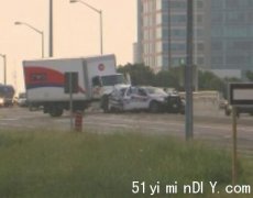 【警车撞邮务公司货车】警员受伤送院抢救(图)