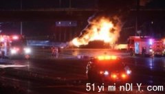【401公路3车连环相撞著火爆炸】2人伤亡(图)