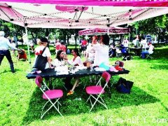 多市公园国庆日活动 访加华裔老夫妇喜参与(图)