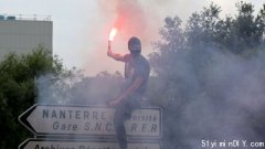 法国骚乱：一名少数族裔少年如何引发持续危机