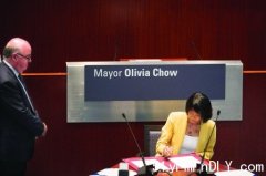 邹至蕙宣誓就任多伦多市长 誓言作出改变解决住房危机(组图)