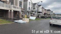 渥太华郊区遭龙卷风袭击  逾100房屋损坏(图)