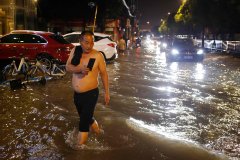 中国多地暴雨：上海变“海上” 紫禁城不积水？