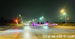 撼房车 电单车2男女死亡(图)