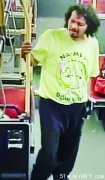男子地铁站殴打2女乘客 警方呼吁知情者提供消息(图)