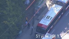 多市巴士乘客车厢内遇袭 被砖头击伤送院(图)